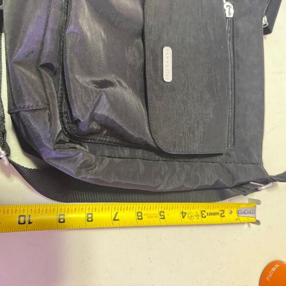 Baggalini Small Black Crossbody with Adjustable Strap mint condition!! - Picture 5 of 8